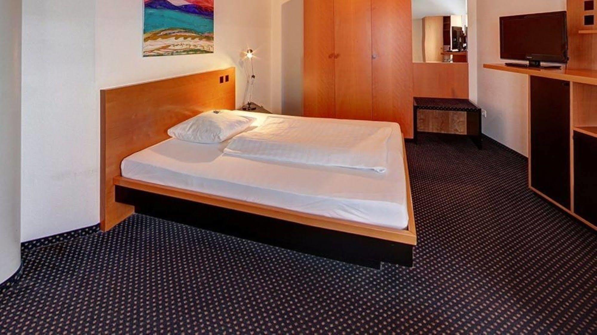 PLAZA Suites Rüsselsheim Exterior foto